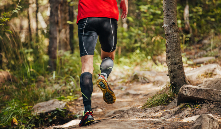 Kompressionsstrümpfe tragen beim Sport